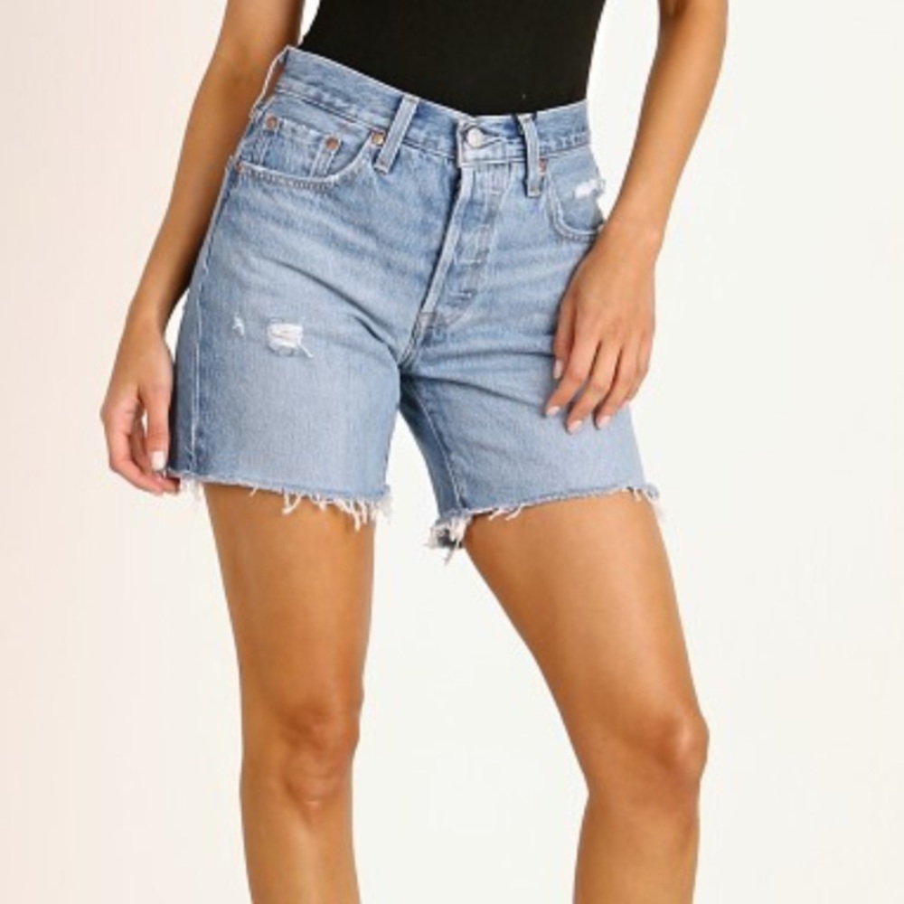 Levi’s 501 Mid Thigh Short